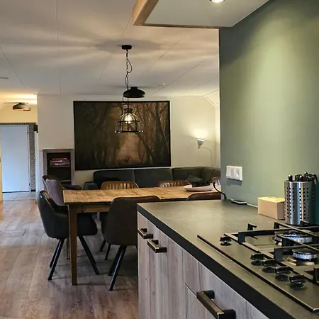 Casa de Férias Familiehuis De Lariks - 12 Persoons Op De Veluwe Otterlo