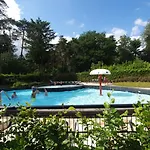 בית נופש Familiehuis De Lariks - 12 Persoons Op De Veluwe אוטרלו